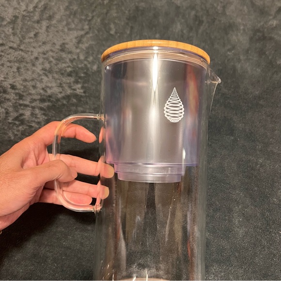 Invigorated Water pH restore glass alkaline water filter pitcher with Bamboo Lid - Picture 3 of 10